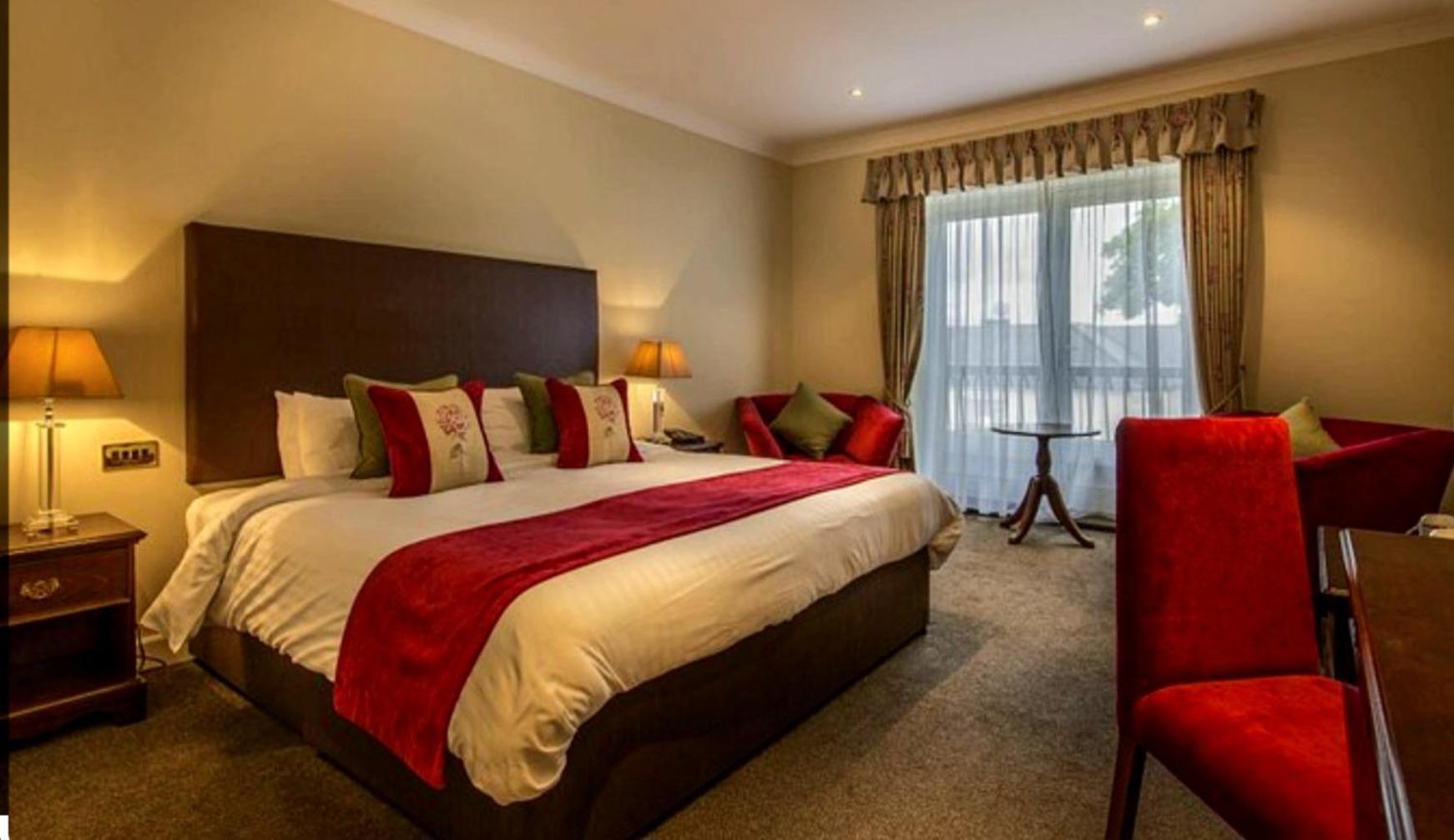 Empress Madani Palace Hotel Surrey Exterior foto